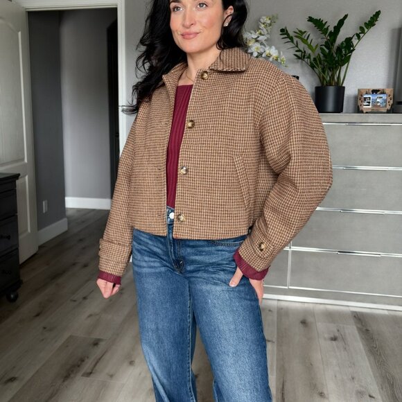 Women’s Camel Houndstooth Cropped Jacket - Picture 6 of 10